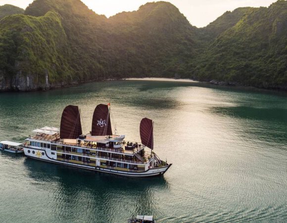 3days-2 nights Halong Bay tour onboard BEST 5 star cruises incl. transfers, meals, kayaking, caves