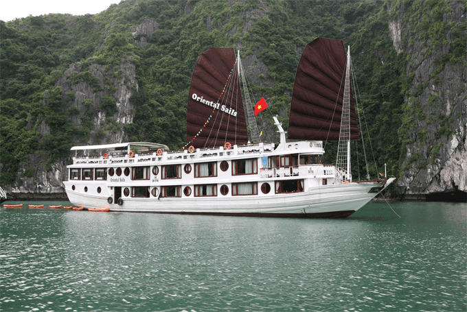 Bai Tu Long Bay Cruise: Oriental Sails