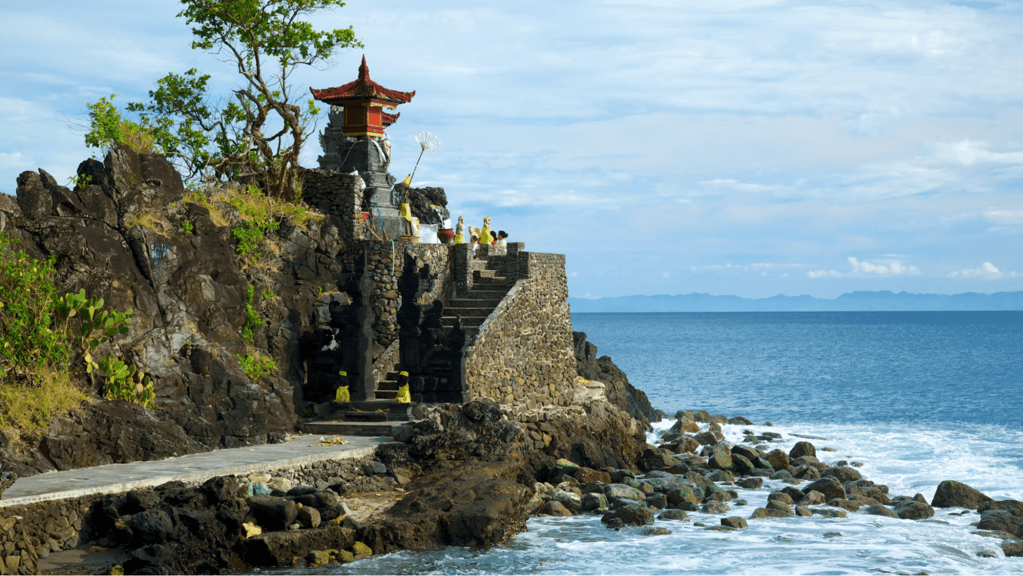 Batu Bolong Temple