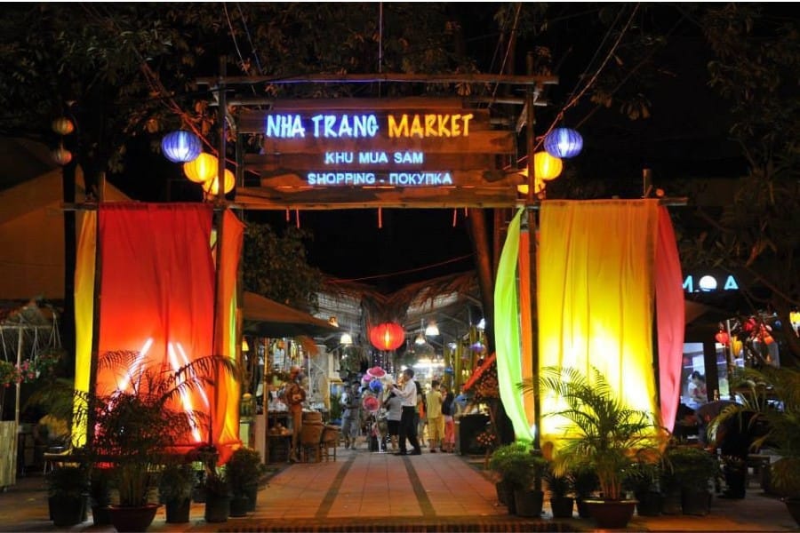 Lively atmosphere at Nha Trang Market at night