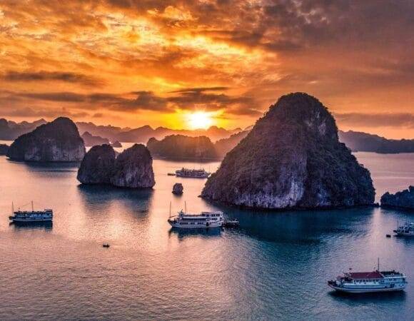 A guide to enjoy the breathtaking HaLong Bay sunset