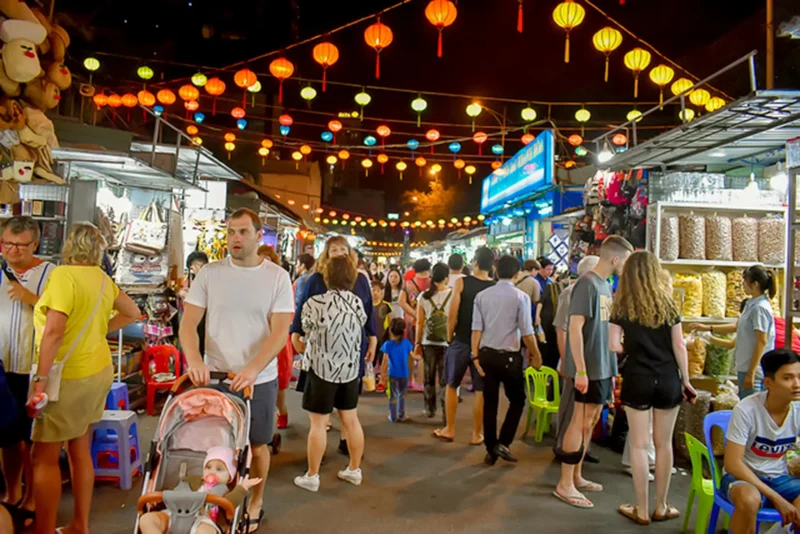 Night market Nha Trang is full of fascinating things for you to explore.