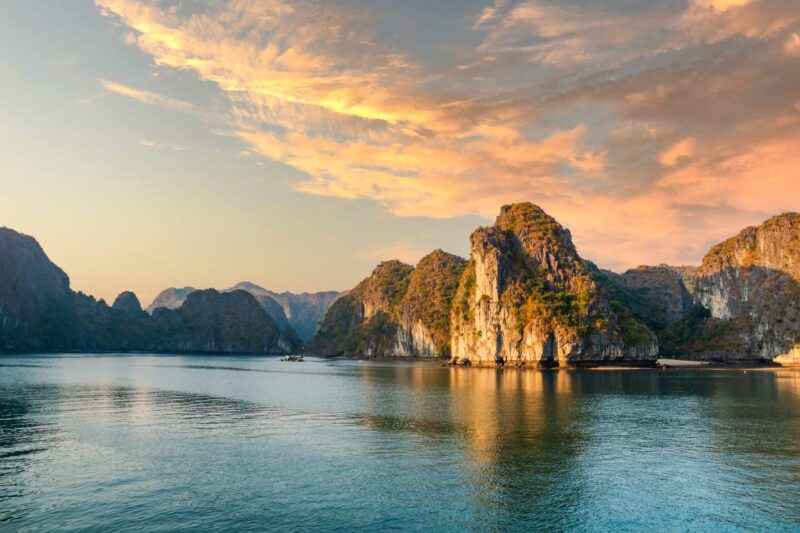 Ha Long Bay - The gem of Vietnam