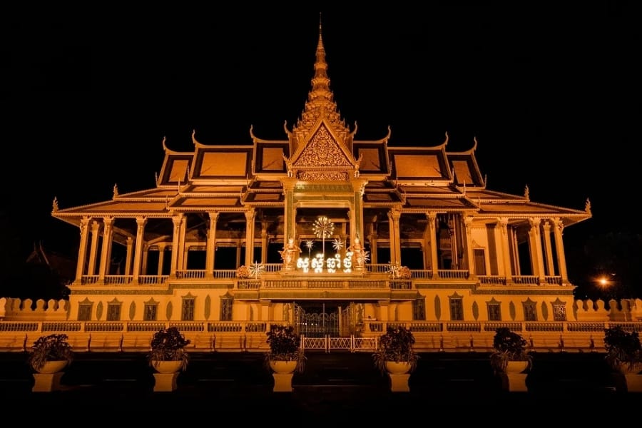 Campuchia Royal Palace at night 