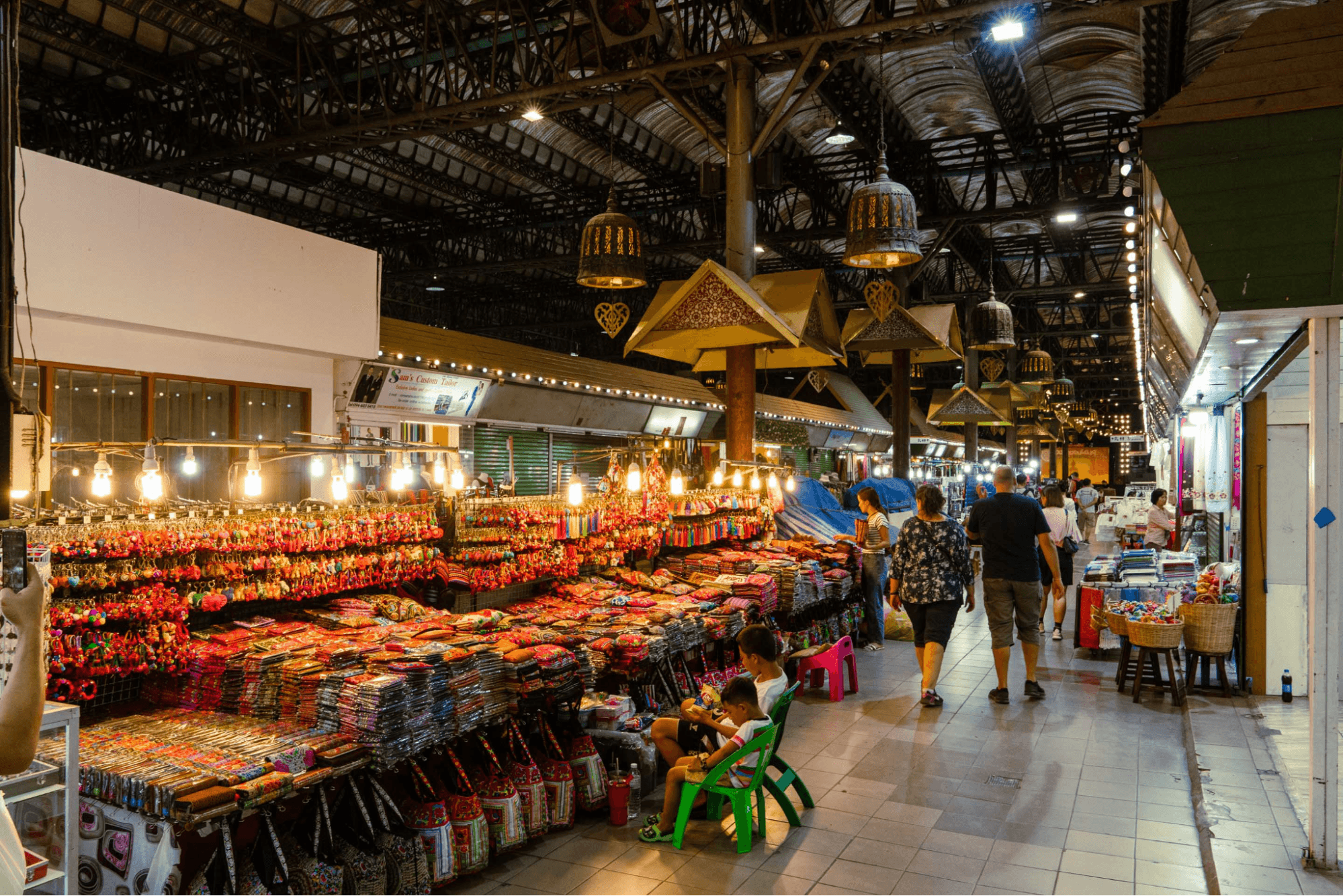 The right time to go to Chiang Mai Night Bazaar