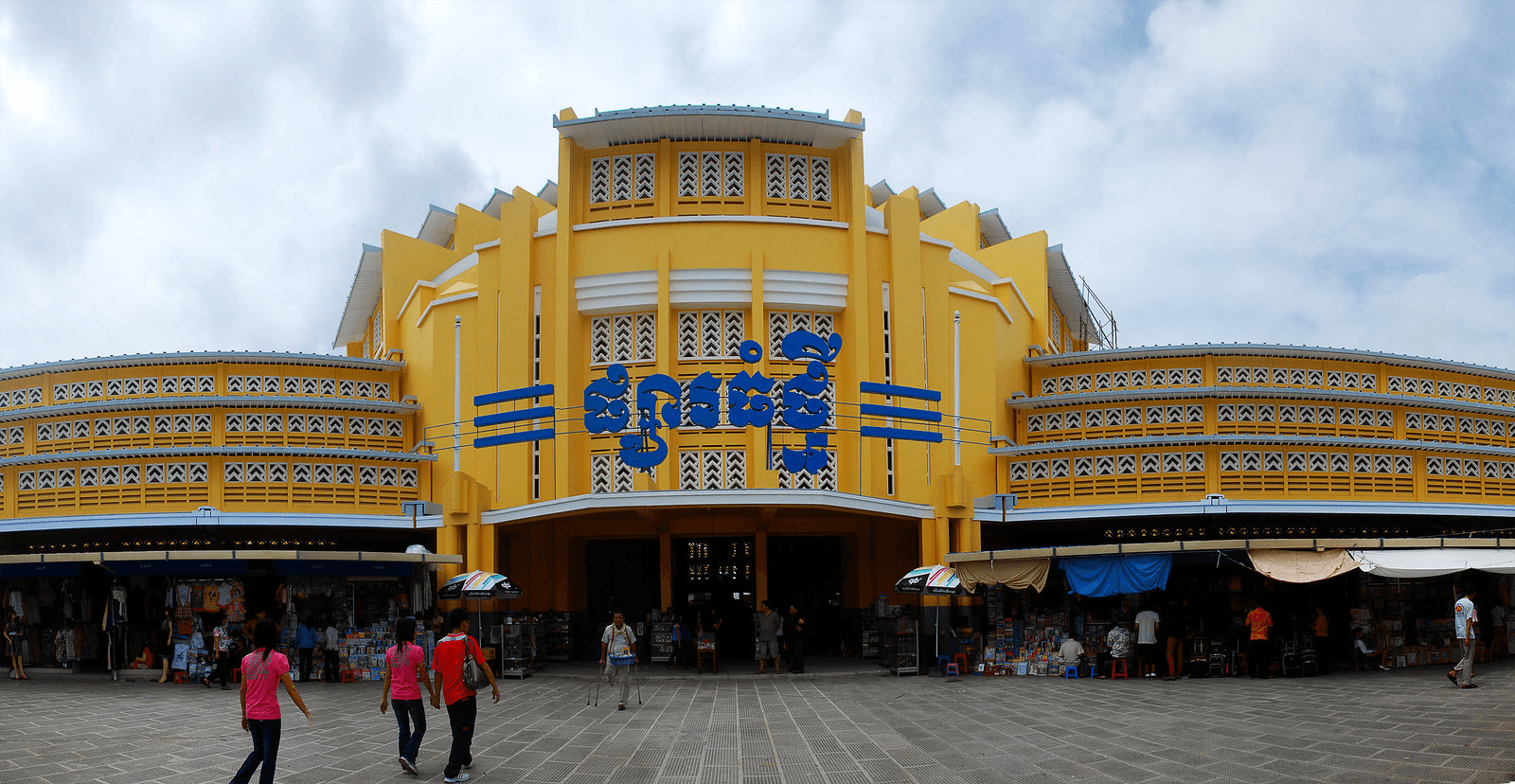 Central Market, Phnom Penh’s iconic shopping destination for local goods and crafts 