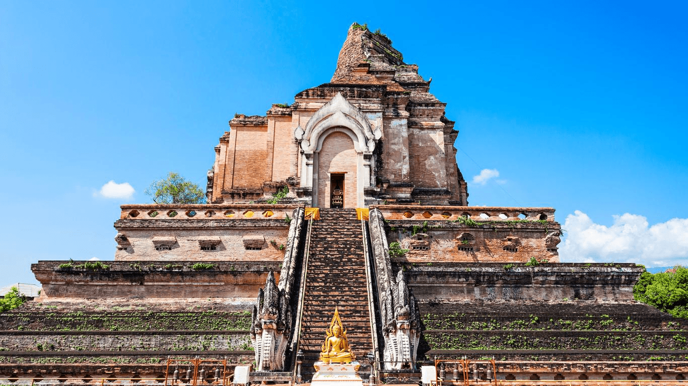 Wat Chedi Luang Temple - Symbol of Chiang Mai city