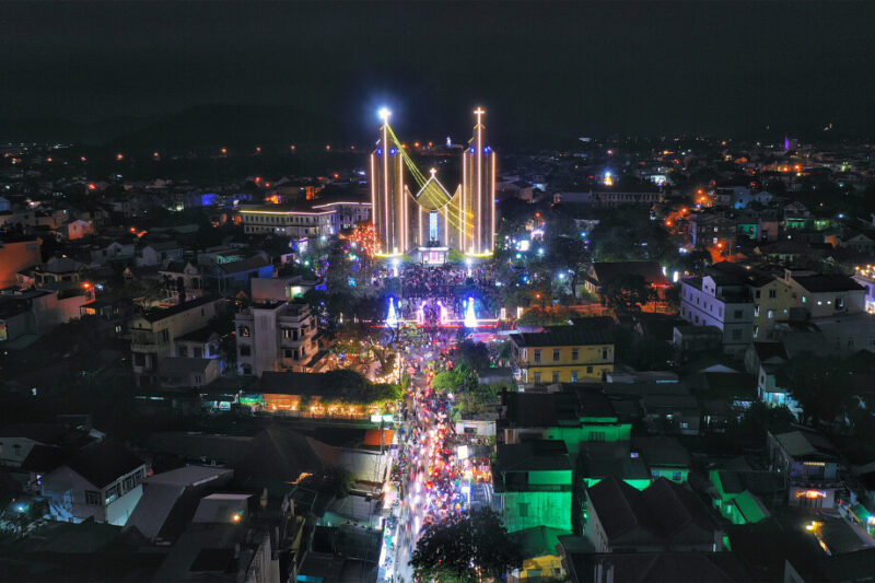 Phu Cam Cathedral is packed during Christmas