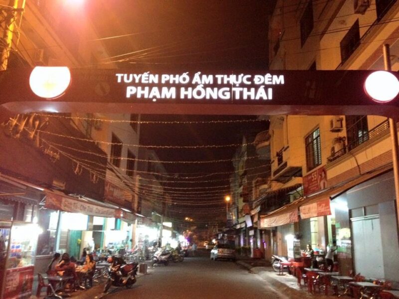 Visit Pham Hong Thai Food Street for an unforgettable taste of My Khe Beach nightlife!