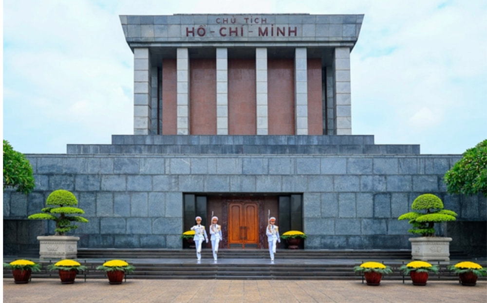 Vietnam itinerary 3 days - Ho Chi Minh Mausoleum