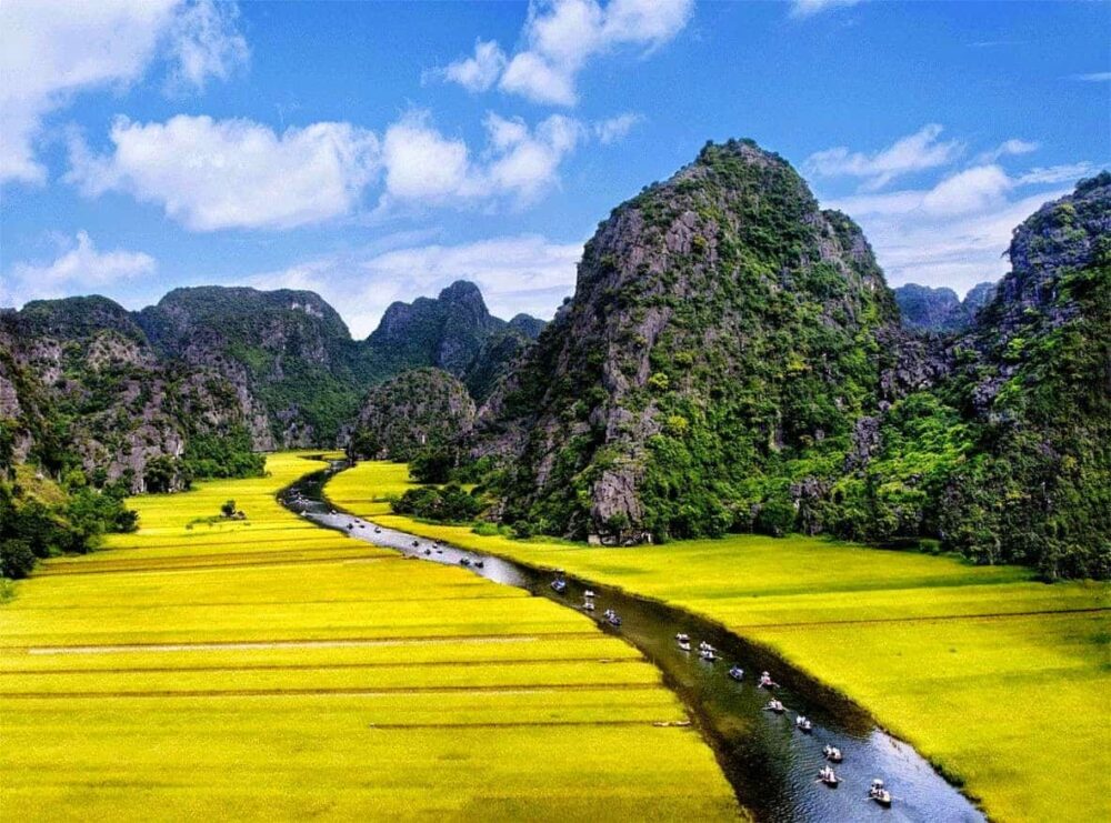 Gliding through the serene waterways of Trang An