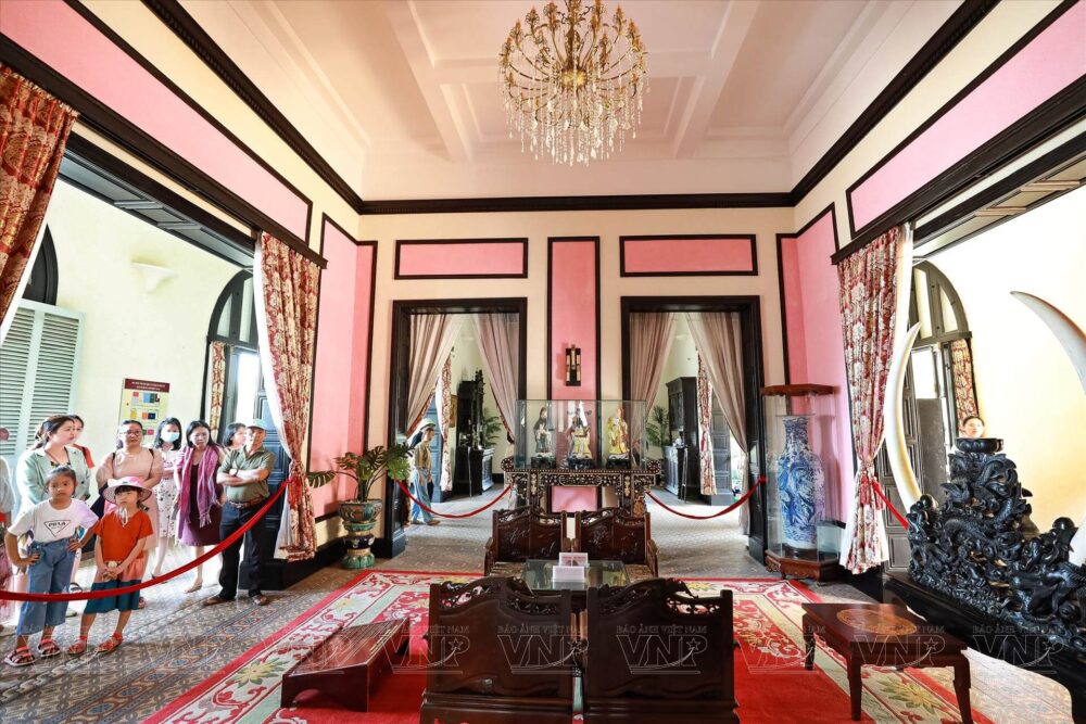 Though built in the French style, the villa carries a subtle Vietnamese charm, blending Western sophistication with Eastern warmth