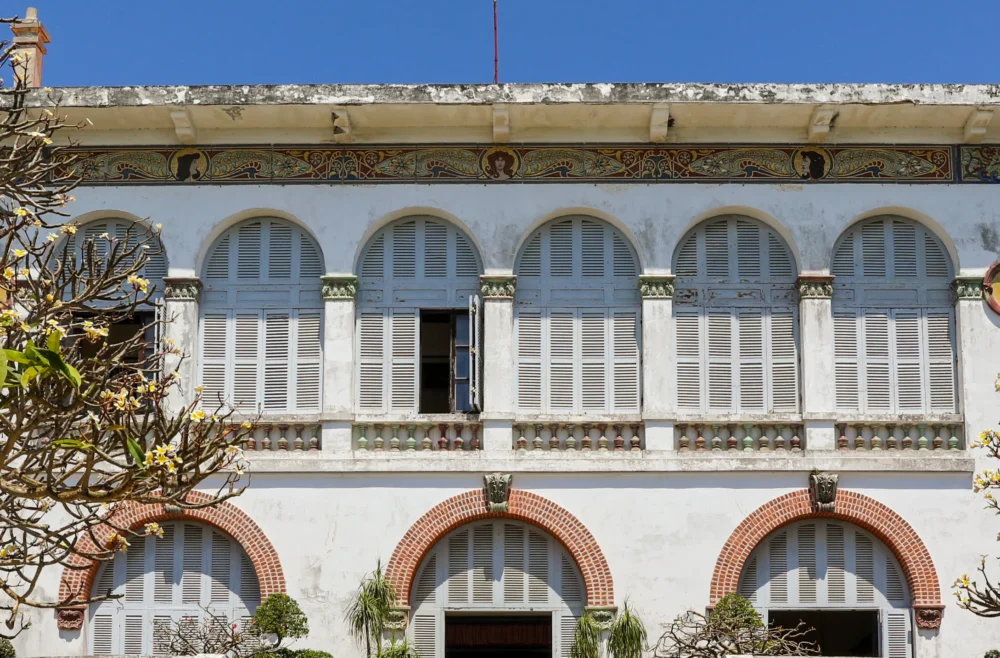 Bach Dinh White Palace is a perfect place to relax and unwind